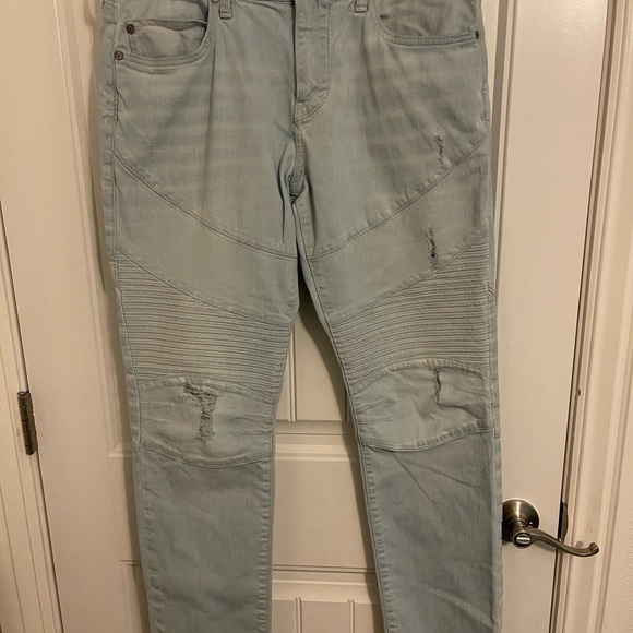 True Religion Moto Rocco Jean men's 30W zippered back pockets, distressed light - Picture 5 of 16